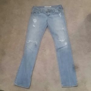 Distrrssed denim jeans